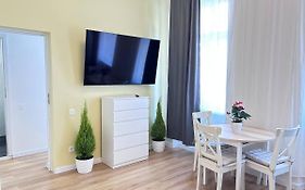 Yellow Apartments - Free Parking